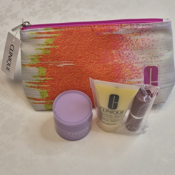 Clinique Other - ✨️ Clinique Makeup Bag Bundle Moisturizer Wash The Day Off Lipstick Love Pop